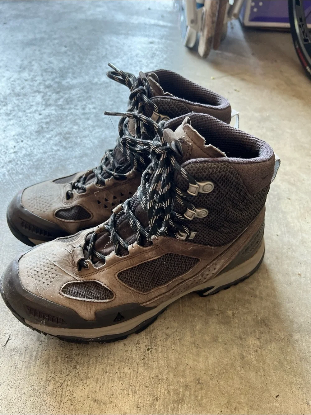 Vasque Gray and Tan Hiking Boots - Men's Lace-Up Trail Shoes